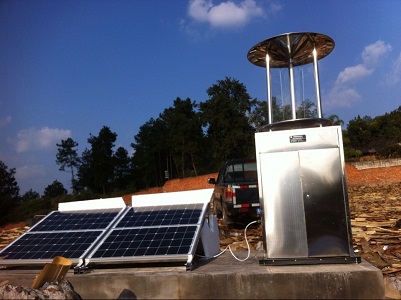 云飛牌自動蟲情測報燈進(jìn)桔園